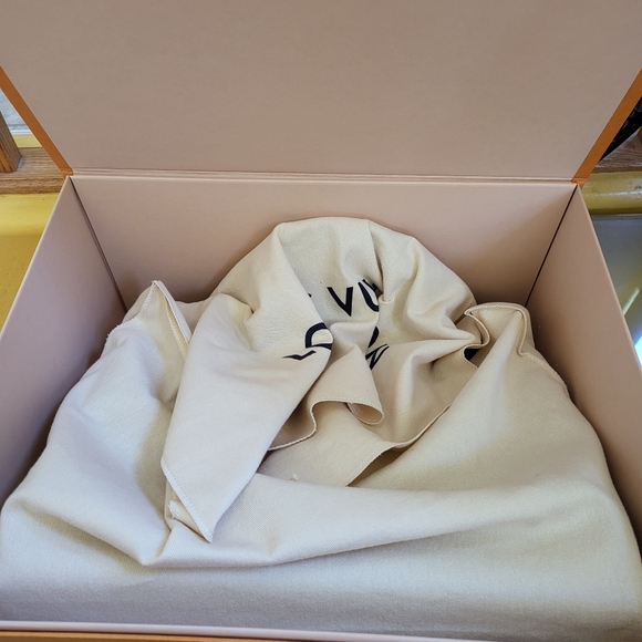 🔥NWT Louis Vuitton Bicolor monogram Empreinte leather OnTheGo MM Microchipped - Picture 11 of 16